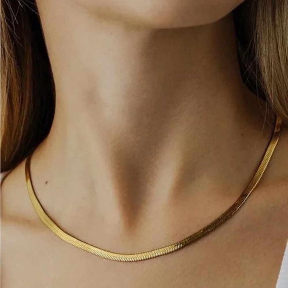 “18” GOLD HERRINGBONE SNAKE LINK CHAIN NECKLACE, NICE NECKLACE, CUTE NECKLACE - Picture 2 of 6